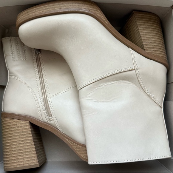 Universal Thread Shoes - Universal Thread Olly Ankle Boots in White